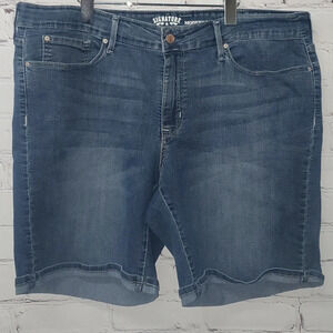 Signature Levi Strauss Womens Jean Shorts Size 22W